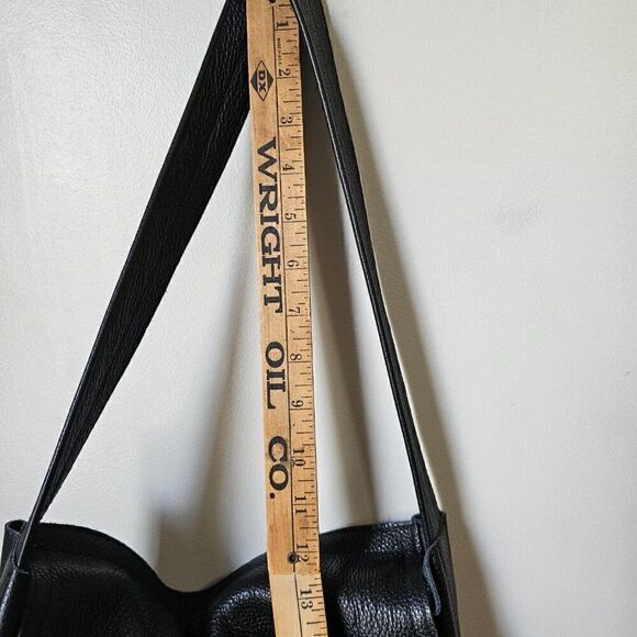 EUC LIKE NEW FOKS FORM BLACK SOFT GENUINE LEATHER TOTE LARGE - Picture 16 of 16